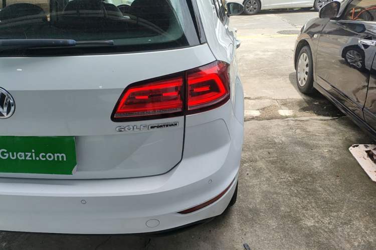Used Volkswagen Golf Sportsvan 2019 1.6L Automatic Pure Model China V Standard Right Rear Taillight
