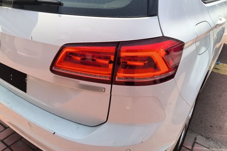 Used Volkswagen Golf Sportsvan 2019 1.6L Automatic Pure Model China V Standard Right Rear Taillight