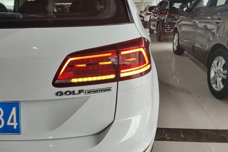 Used Volkswagen Golf Sportsvan 2019 1.6L Automatic Pure Model China V Standard Right Rear Taillight