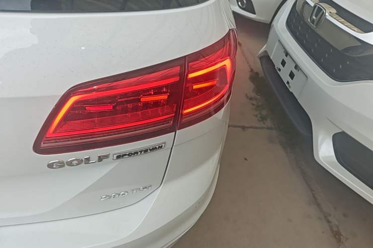 Used Volkswagen Golf Sportsvan 2019 280TSI Automatic Trendy Model China VI Standard Right Rear Taillight