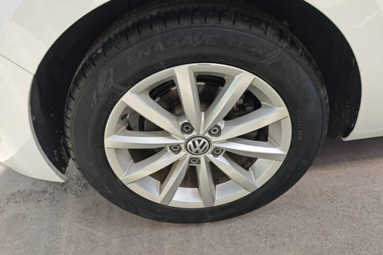 Used Volkswagen Golf Sportsvan 2019 280TSI Automatic Trendy Model China VI Standard Right Rear Wheel Hub