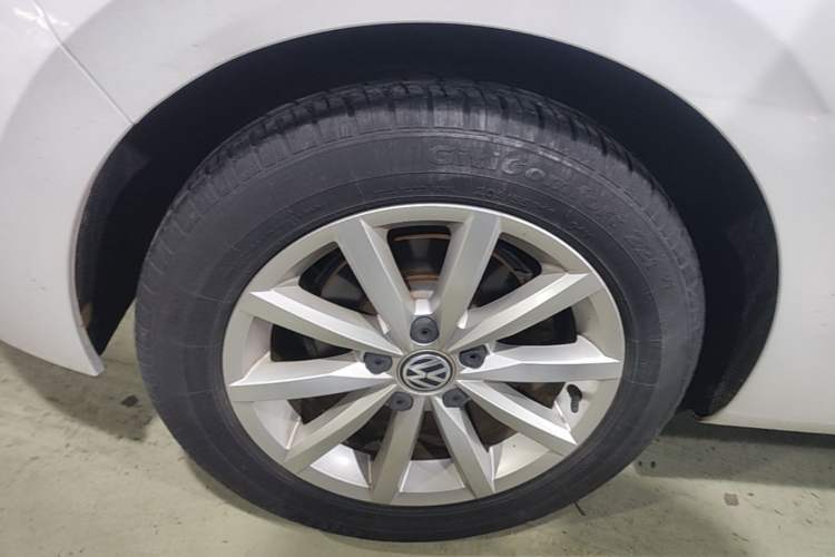 Used Volkswagen Golf Sportsvan 2019 280TSI Automatic Trendy Model China VI Standard Right Rear Wheel Hub