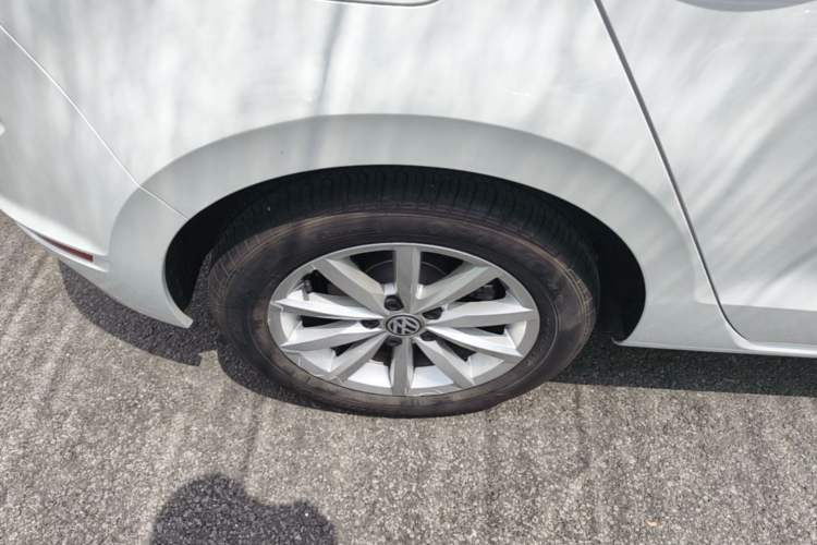 Used Volkswagen Golf Sportsvan 2019 280TSI Automatic Trendy Model China VI Standard Right Rear Wheel Hub