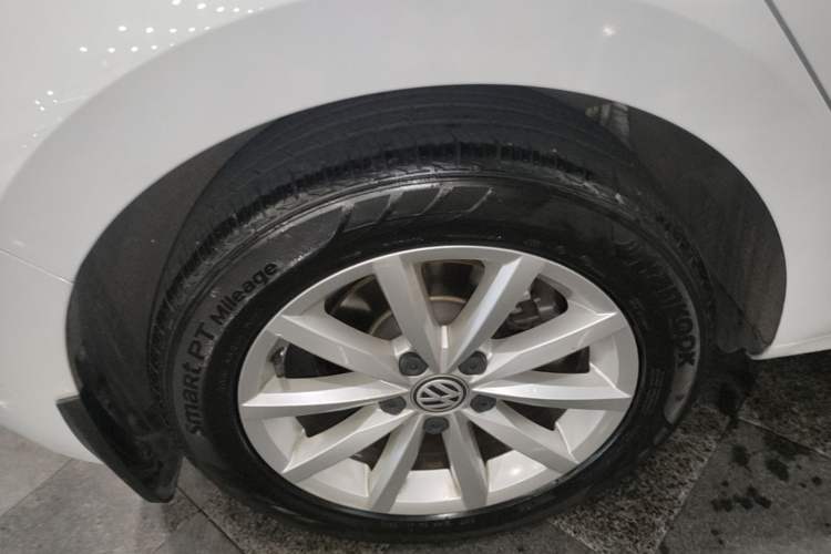 Used Volkswagen Golf Sportsvan 2019 280TSI Automatic Trendy Model China VI Standard Right Rear Wheel Hub