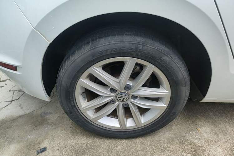 Used Volkswagen Golf Sportsvan 2019 1.6L Automatic Pure Model China V Standard Right Rear Wheel Hub