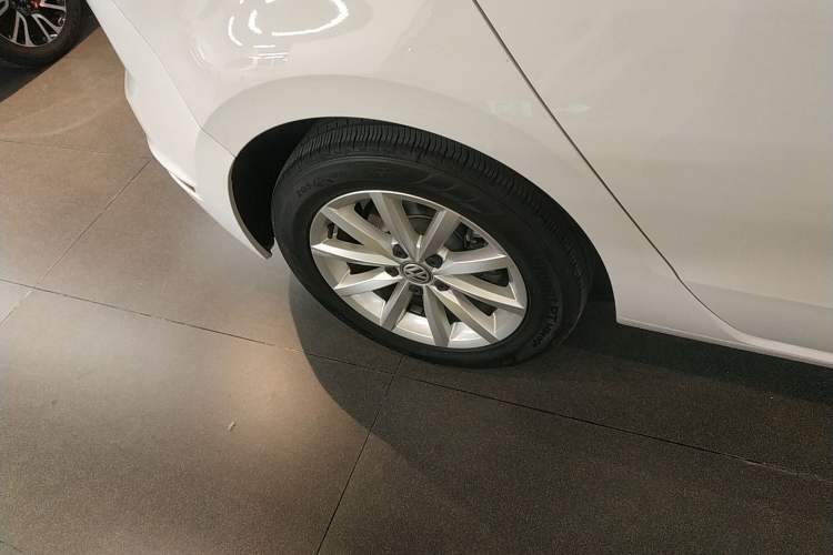 Used Volkswagen Golf Sportsvan 2019 280TSI Automatic Trendy Model China VI Standard Right Rear Wheel Hub