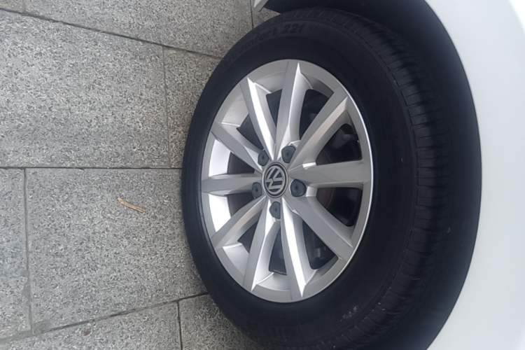 Used Volkswagen Golf Sportsvan 2019 280TSI Automatic Trendy Model China VI Standard Right Rear Wheel Hub