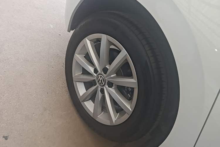 Used Volkswagen Golf Sportsvan 2019 280TSI Automatic Trendy Model China VI Standard Right Rear Wheel Hub