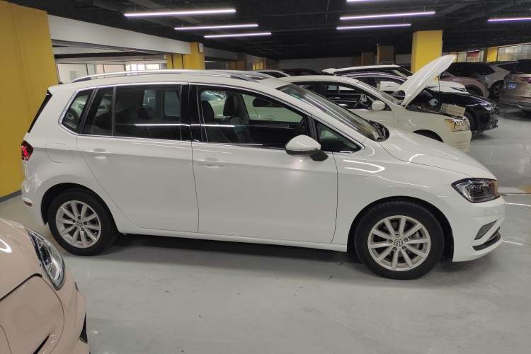 Used Volkswagen Golf Sportsvan 2019 280TSI Automatic Trendy Model China VI Standard Right Side