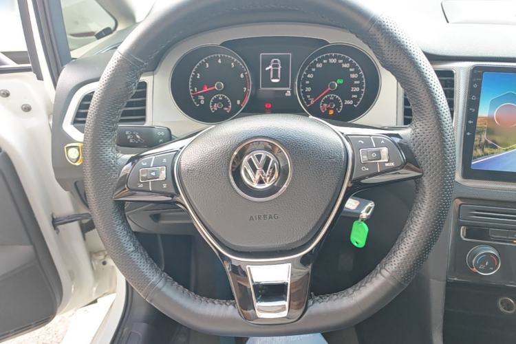 Used Volkswagen Golf Sportsvan 2019 1.6L Automatic Pure Model China V Standard Steering Wheel