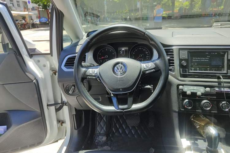 Used Volkswagen Golf Sportsvan 2019 280TSI Automatic Trendy Model China VI Standard Steering Wheel