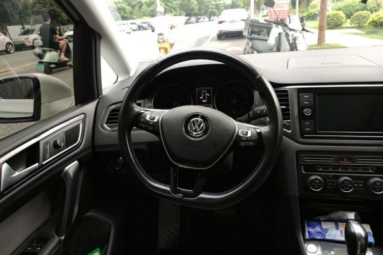 Used Volkswagen Golf Sportsvan 2019 280TSI Automatic Voyageur Model China VI Standard Steering Wheel