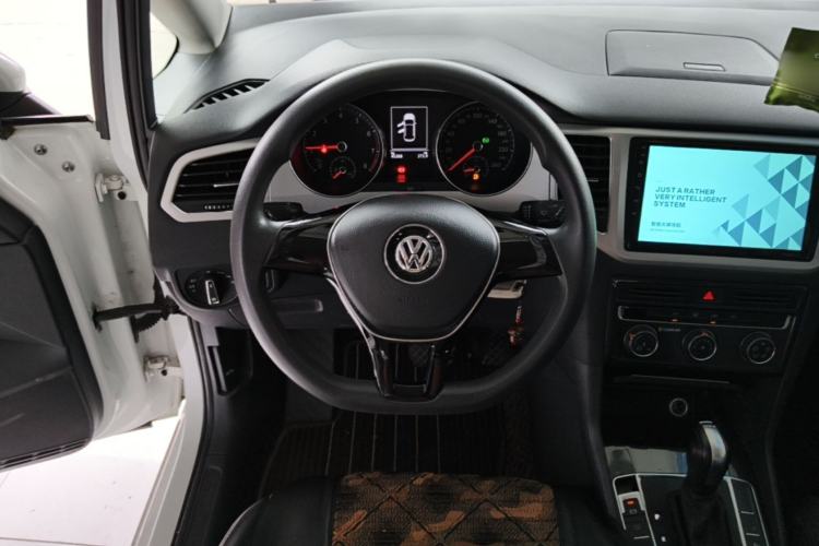 Used Volkswagen Golf Sportsvan 2019 200TSI Automatic C-HR Pure Version China VI Standard Steering Wheel