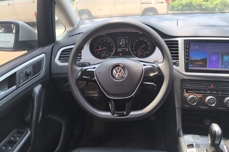 Used Volkswagen Golf Sportsvan 2019 1.6L Automatic Pure Model China V Standard Steering Wheel