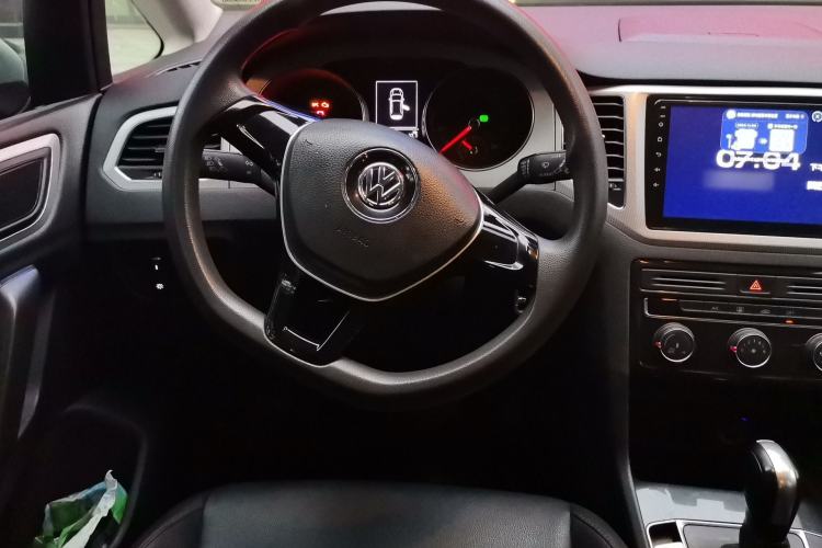 Used Volkswagen Golf Sportsvan 2019 1.6L Automatic Pure Model China V Standard Steering Wheel