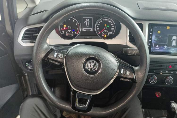 Used Volkswagen Golf Sportsvan 2019 1.6L Automatic Pure Model China V Standard Steering Wheel