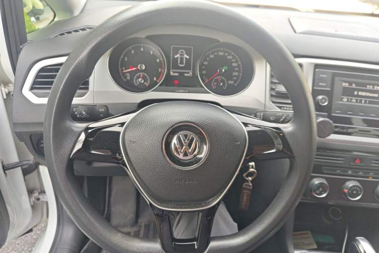 Used Volkswagen Golf Sportsvan 2019 1.6L Automatic Pure Model China V Standard Steering Wheel