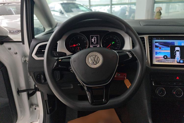 Used Volkswagen Golf Sportsvan 2019 200TSI Automatic C-HR Pure Version China VI Standard Steering Wheel