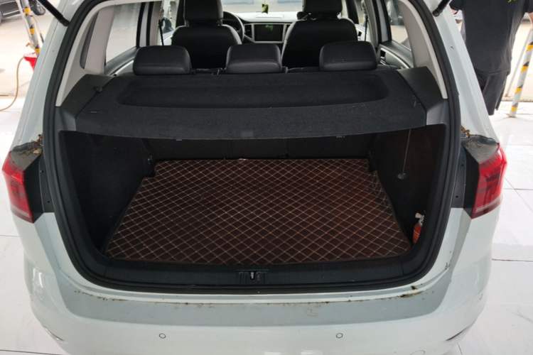 Used Volkswagen Golf Sportsvan 2019 200TSI Automatic C-HR Pure Version China VI Standard Trunk
