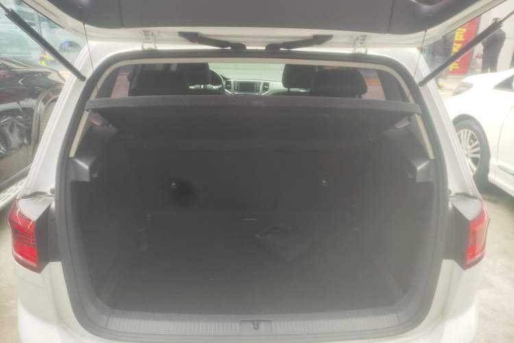 Used Volkswagen Golf Sportsvan 2019 280TSI Automatic Trendy Model China VI Standard Trunk