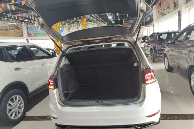 Used Volkswagen Golf Sportsvan 2019 1.6L Automatic Pure Model China V Standard Trunk