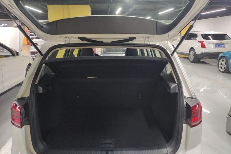 Used Volkswagen Golf Sportsvan 2019 280TSI Automatic Trendy Model China VI Standard Trunk