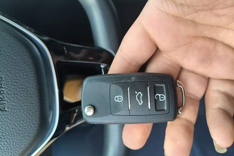 Used Volkswagen Golf Sportsvan 2019 1.6L Automatic Pure Model China V Standard Vehicle Key