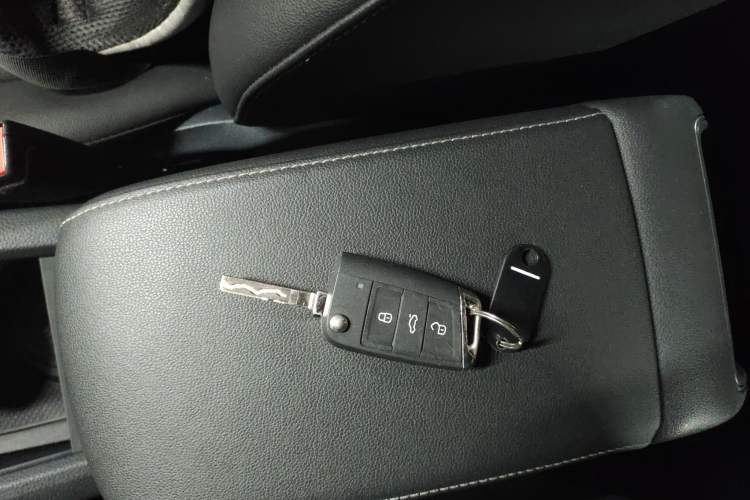Used Volkswagen Golf Sportsvan 2019 280TSI Automatic Trendy Model China VI Standard Vehicle Key