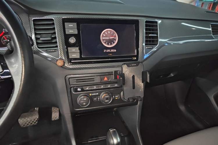Used Volkswagen Golf Sportsvan 2019 280TSI Automatic Sentinel Model China VI Standard Audio And AC Panel
