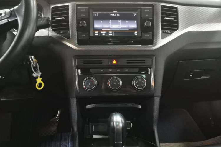 Used Volkswagen Golf Sportsvan 2019 280TSI Automatic Trendy Model China VI Standard Audio And AC Panel