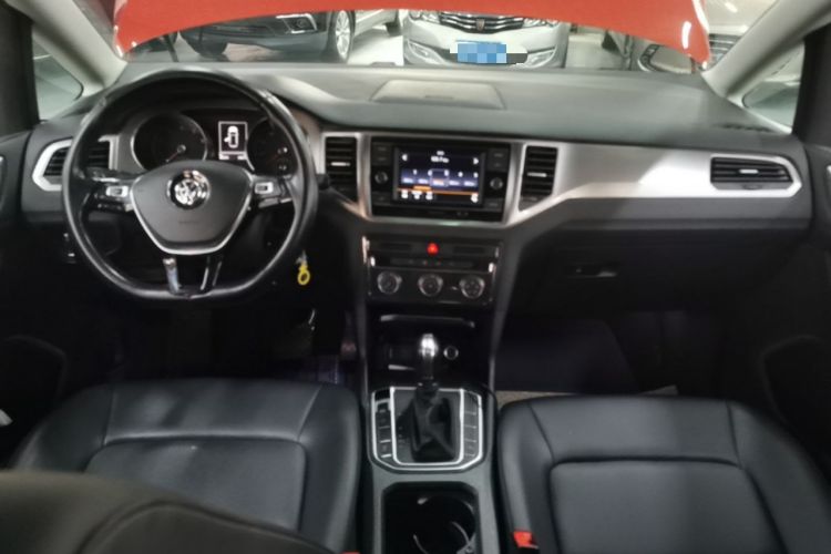 Used Volkswagen Golf Sportsvan 2019 280TSI Automatic Trendy Model China VI Standard Center Console