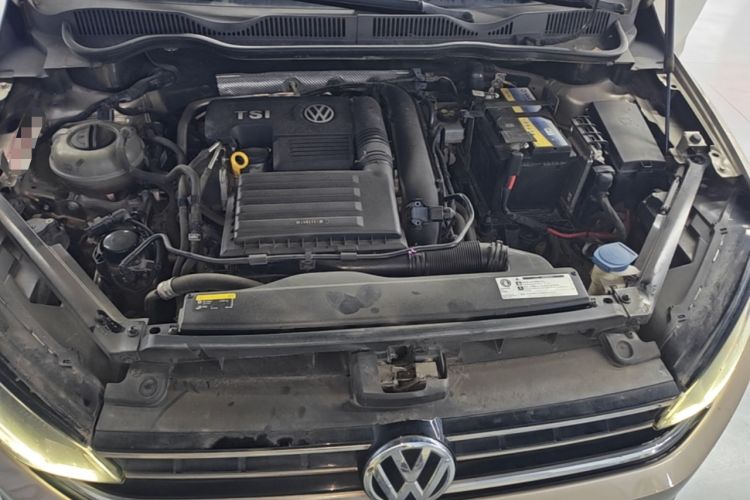 Used Volkswagen Golf Sportsvan 2019 280TSI Automatic Sentinel Model China VI Standard Engine Bay
