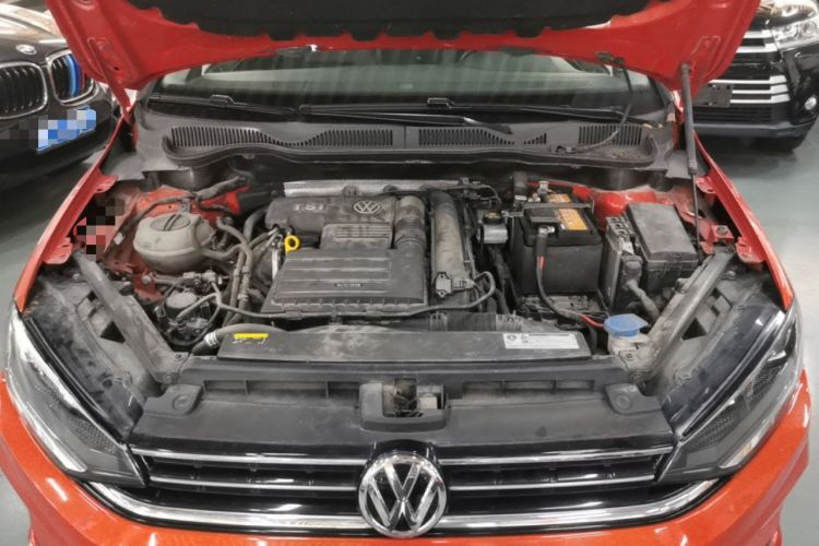 Used Volkswagen Golf Sportsvan 2019 280TSI Automatic Trendy Model China VI Standard Engine Bay