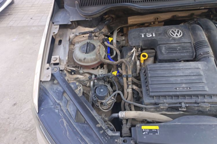 Used Volkswagen Golf Sportsvan 2019 280TSI Automatic Sentinel Model China VI Standard Engine Bay Right