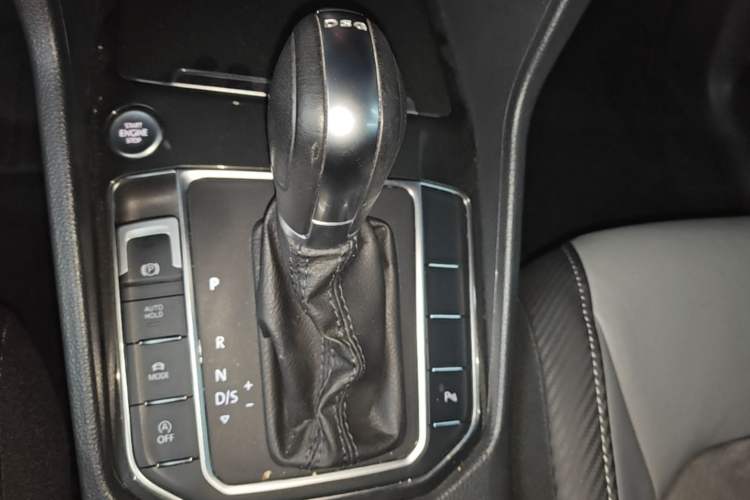 Used Volkswagen Golf Sportsvan 2019 280TSI Automatic Sentinel Model China VI Standard Gear Lever