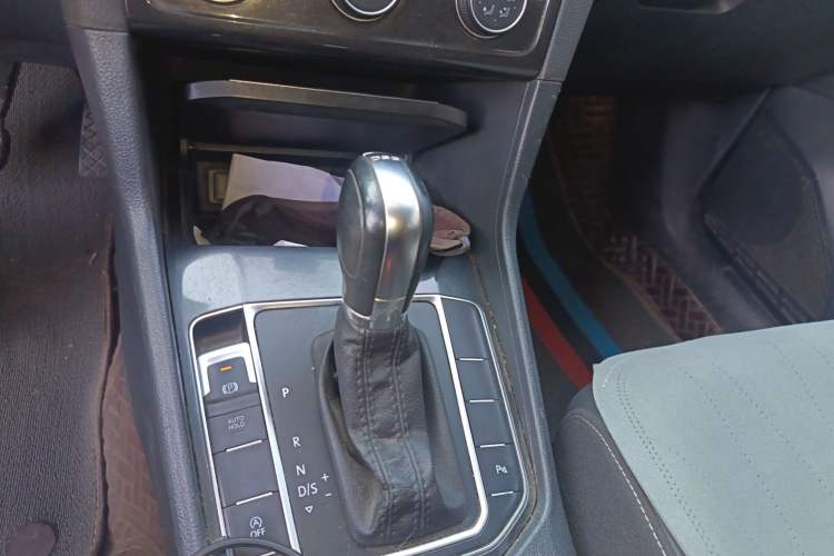 Used Volkswagen Golf Sportsvan 2019 280TSI Automatic Sentinel Model China VI Standard Gear Lever