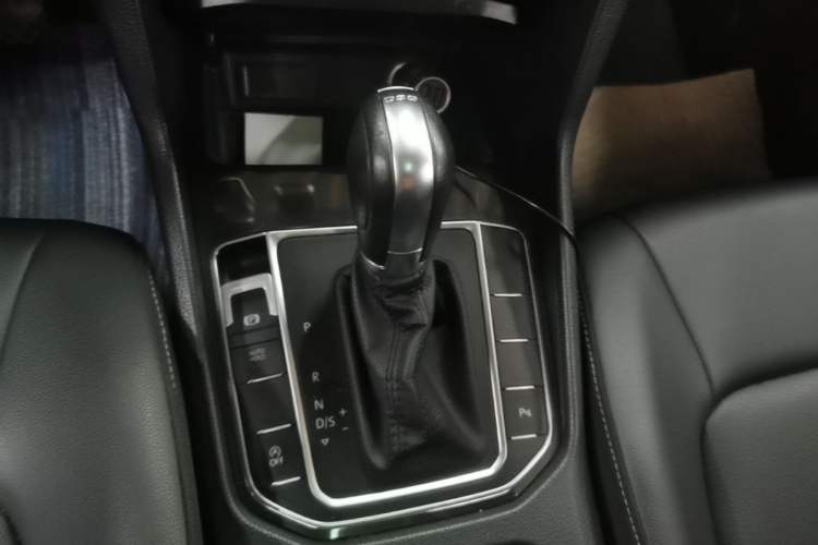 Used Volkswagen Golf Sportsvan 2019 280TSI Automatic Trendy Model China VI Standard Gear Lever