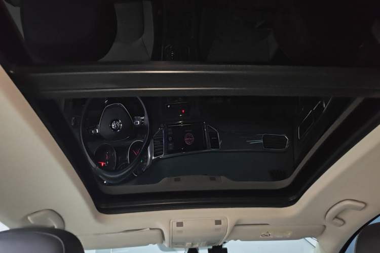 Used Volkswagen Golf Sportsvan 2019 280TSI Automatic Sentinel Model China VI Standard Headliner