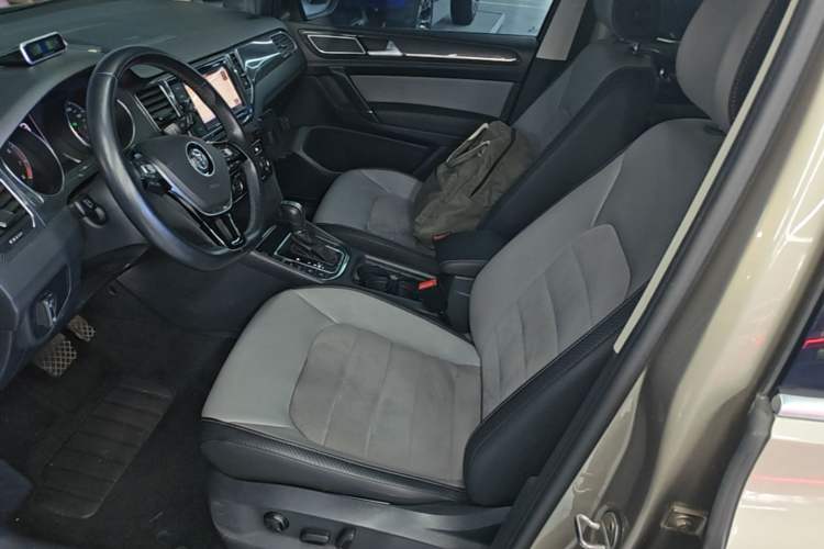 Used Volkswagen Golf Sportsvan 2019 280TSI Automatic Sentinel Model China VI Standard Left Front Seat