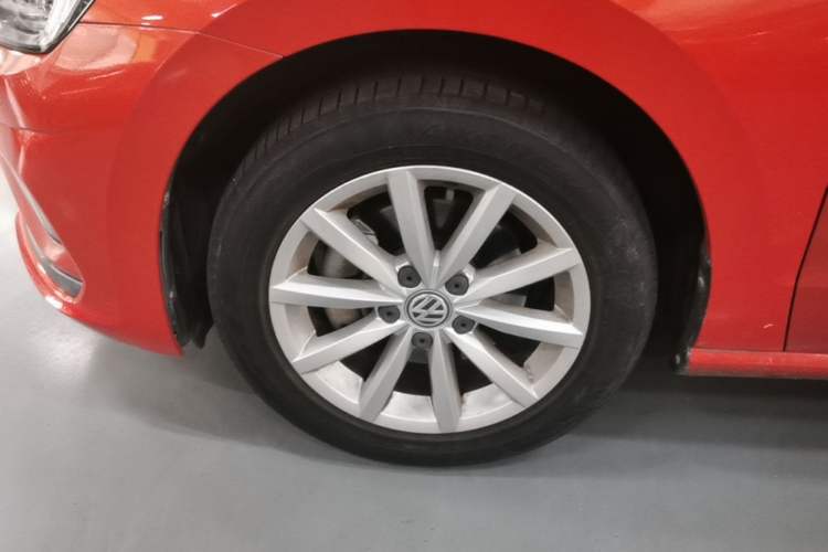 Used Volkswagen Golf Sportsvan 2019 280TSI Automatic Trendy Model China VI Standard Left Front Wheel Hub