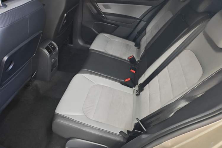 Used Volkswagen Golf Sportsvan 2019 280TSI Automatic Sentinel Model China VI Standard Left Rear Seat