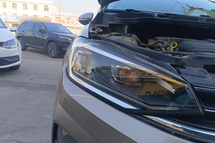 Used Volkswagen Golf Sportsvan 2019 280TSI Automatic Sentinel Model China VI Standard Right Front Headlight
