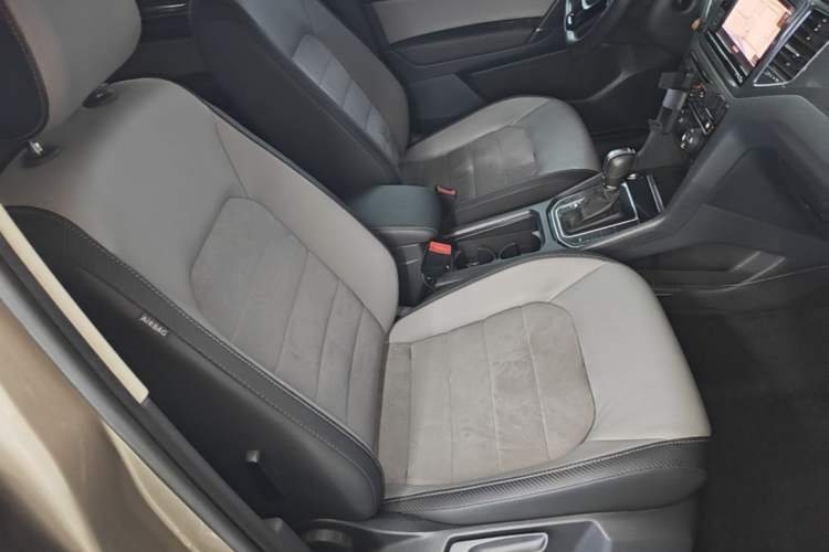 Used Volkswagen Golf Sportsvan 2019 280TSI Automatic Sentinel Model China VI Standard Right Front Seat