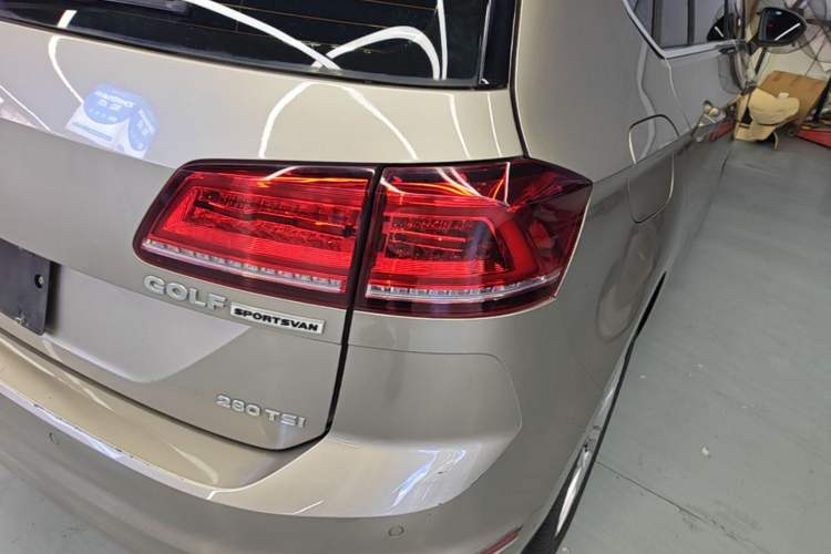 Used Volkswagen Golf Sportsvan 2019 280TSI Automatic Sentinel Model China VI Standard Right Rear Taillight