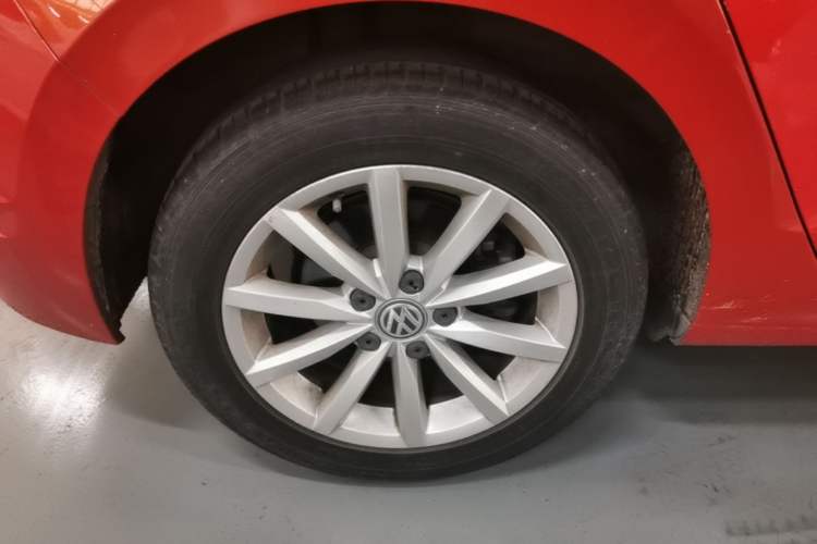 Used Volkswagen Golf Sportsvan 2019 280TSI Automatic Trendy Model China VI Standard Right Rear Wheel Hub