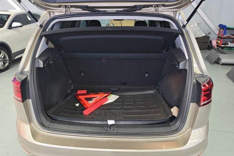 Used Volkswagen Golf Sportsvan 2019 280TSI Automatic Sentinel Model China VI Standard Trunk