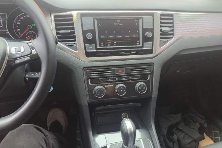 Used Volkswagen Golf Sportsvan 2020 280TSI Automatic Curious Model Audio And AC Panel