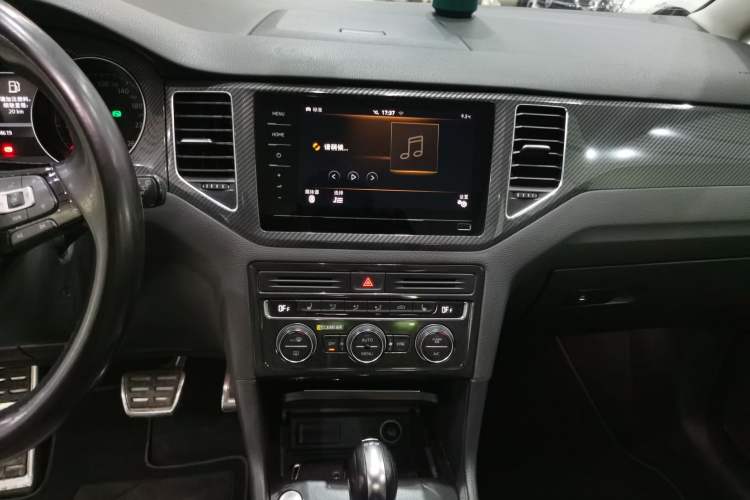 Used Volkswagen Golf Sportsvan 2020 280TSI Automatic Sentinel Edition Audio And AC Panel