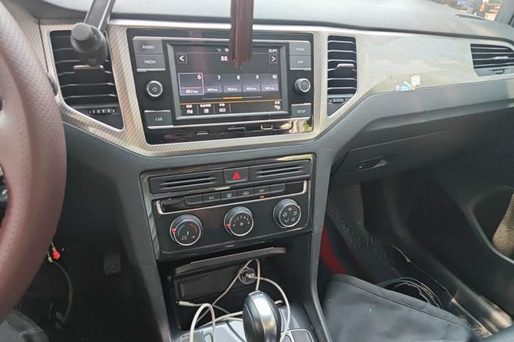 Used Volkswagen Golf Sportsvan 2020 280TSI Automatic Curious Model Audio And AC Panel