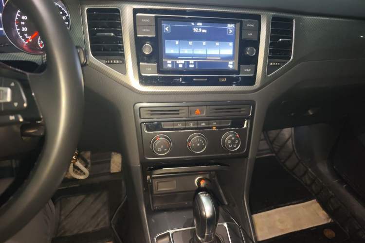 Used Volkswagen Golf Sportsvan 2020 280TSI Automatic Sentinel Edition Audio And AC Panel